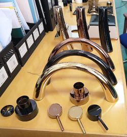 روکش پوشش طلای ZrN Light on the tucets، Brass Faucets PVD Coating Coating Machine، PVD Ion Plating Jon Vacuum Chrome Coating Machine